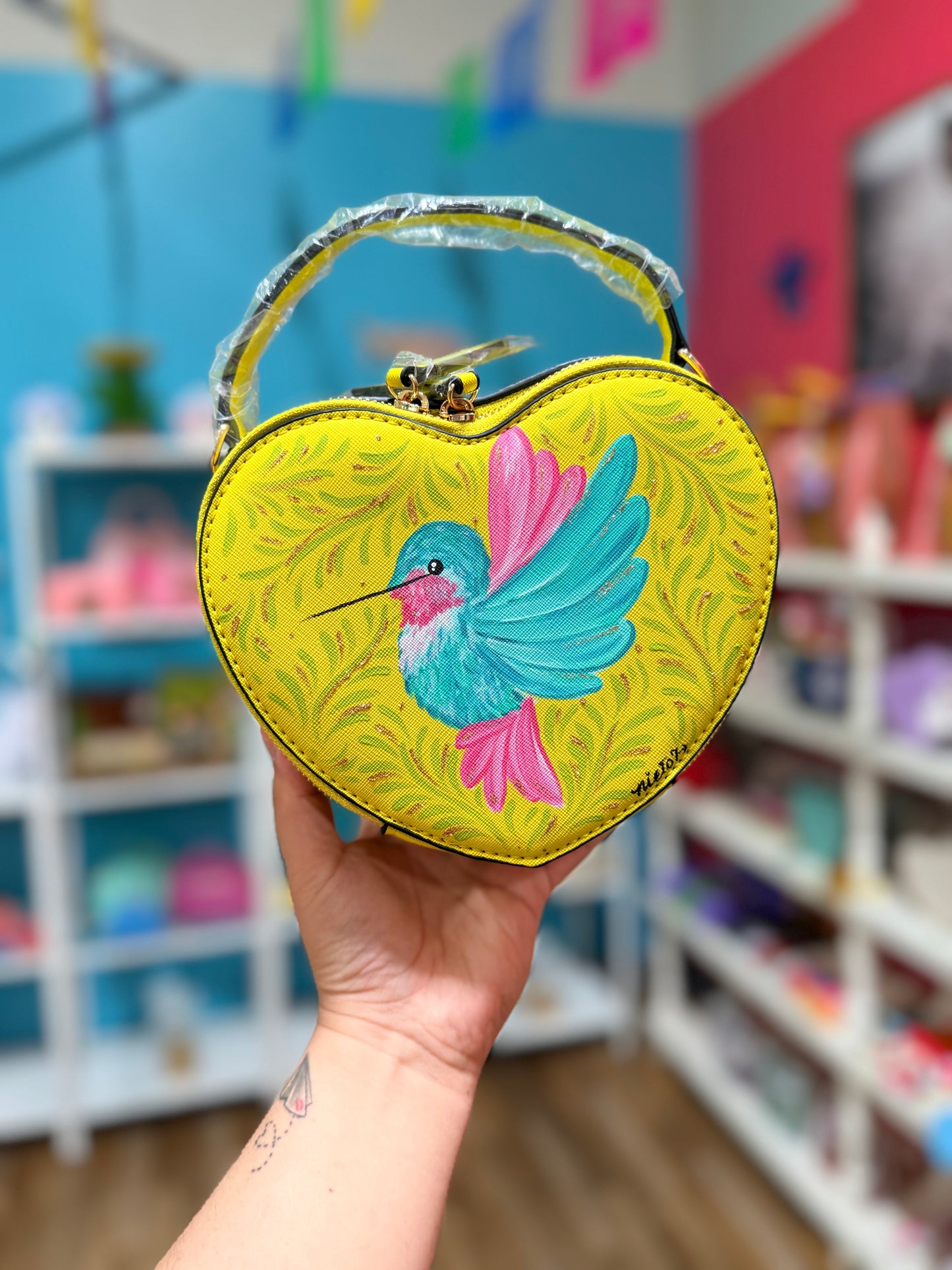 Handpainted colibrí Heart purse