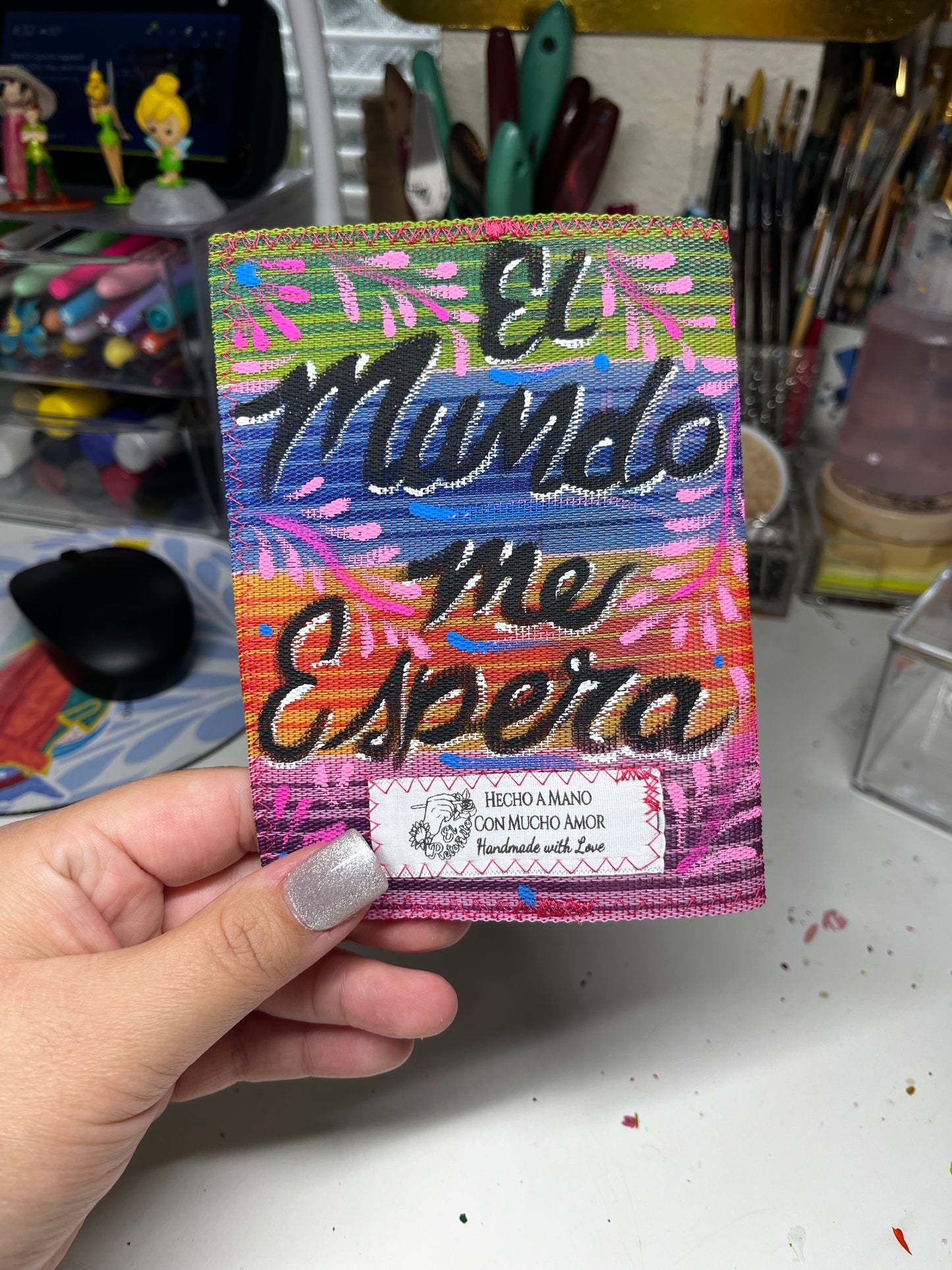 El Mundo passport holder