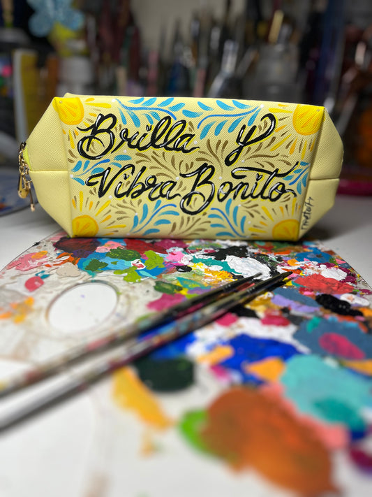 Brilla y vibra bonito makeup bag