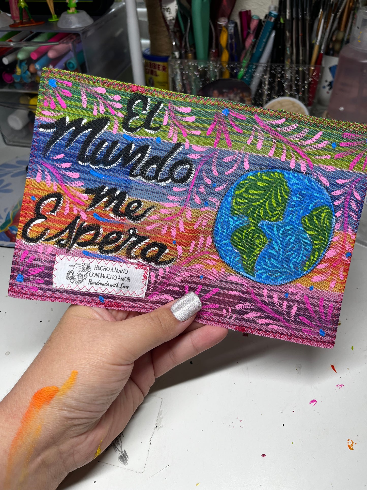 El Mundo passport holder